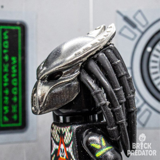 Bio-mask Emissary Black Predator - metal part for custom minifigure Yautja 