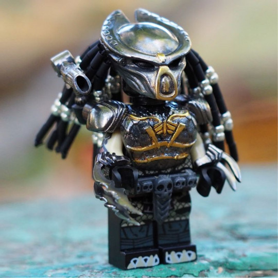 Fugitive Pregator LEGO Custom Set №2 (gold) Fugitive Pregator LEGO Custom Set №2 (gold)