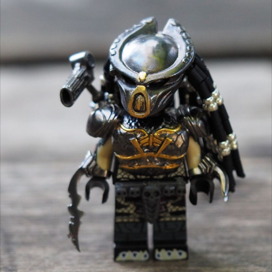 Fugitive Pregator LEGO Custom Set №2 (gold) Fugitive Pregator LEGO Custom Set №2 (gold)