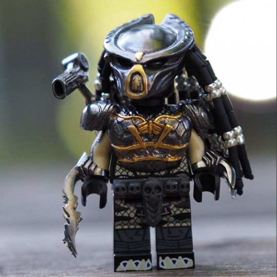Fugitive Pregator LEGO Custom Set №2 (gold) Fugitive Pregator LEGO Custom Set №2 (gold)