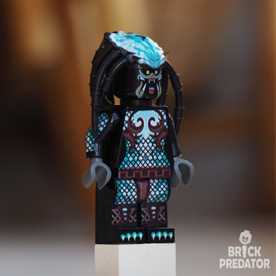 Huntress Predator Minifigure Huntress Predator Minifigure